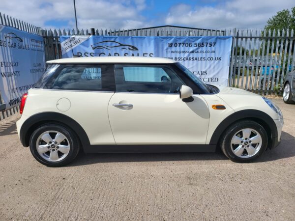 MINI HATCHBACK 1.5 One D 3dr 2014 (14) - Image 23