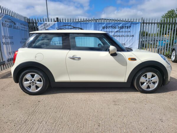 MINI HATCHBACK 1.5 One D 3dr 2014 (14) - Image 4