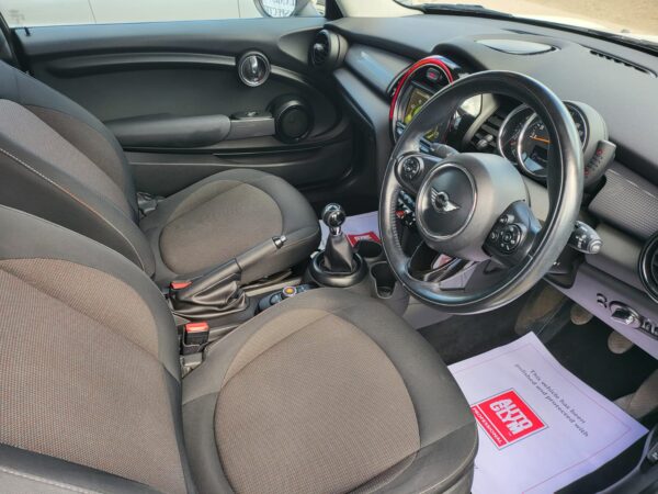 MINI HATCHBACK 1.5 One D 3dr 2014 (14) - Image 14