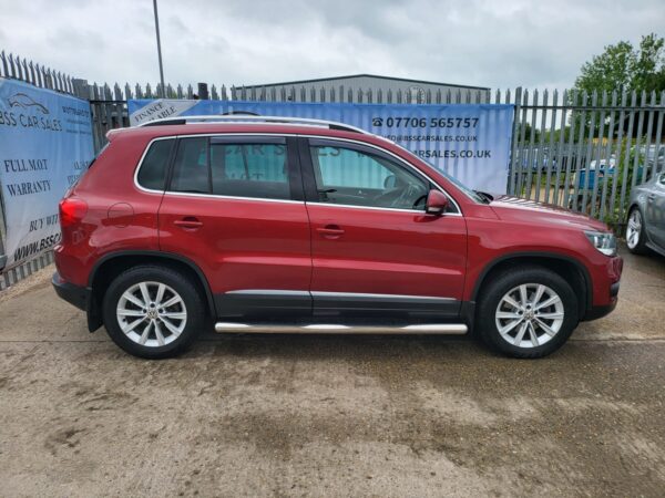 VOLKSWAGEN TIGUAN 2.0 TDi BlueMotion Tech SE 5dr DSG [4WD] 2013 (13) - Image 4