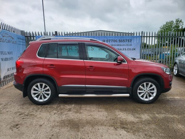 VOLKSWAGEN TIGUAN 2.0 TDi BlueMotion Tech SE 5dr DSG [4WD] 2013 (13) - Image 25