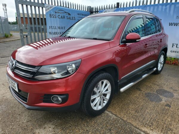 VOLKSWAGEN TIGUAN 2.0 TDi BlueMotion Tech SE 5dr DSG [4WD] 2013 (13) - Image 24
