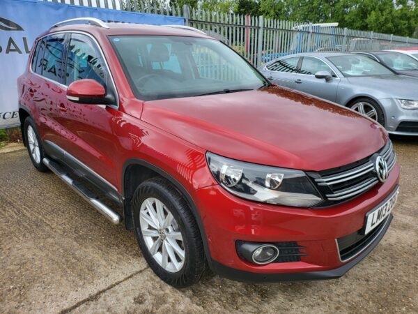 VOLKSWAGEN TIGUAN 2.0 TDi BlueMotion Tech SE 5dr DSG [4WD] 2013 (13) - Image 23