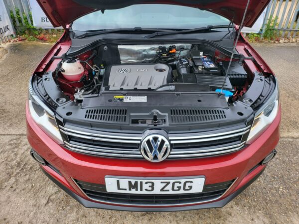 VOLKSWAGEN TIGUAN 2.0 TDi BlueMotion Tech SE 5dr DSG [4WD] 2013 (13) - Image 10