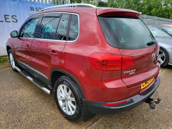 VOLKSWAGEN TIGUAN 2.0 TDi BlueMotion Tech SE 5dr DSG [4WD] 2013 (13) - Image 28