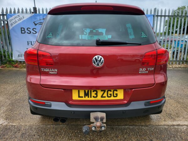 VOLKSWAGEN TIGUAN 2.0 TDi BlueMotion Tech SE 5dr DSG [4WD] 2013 (13) - Image 9