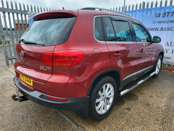 VOLKSWAGEN TIGUAN 2.0 TDi BlueMotion Tech SE 5dr DSG [4WD] 2013 (13) - Image 27