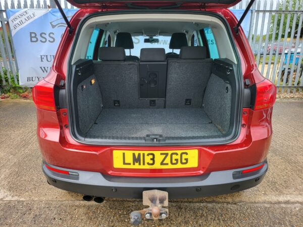 VOLKSWAGEN TIGUAN 2.0 TDi BlueMotion Tech SE 5dr DSG [4WD] 2013 (13) - Image 11