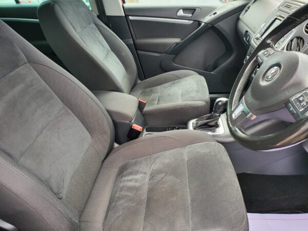VOLKSWAGEN TIGUAN 2.0 TDi BlueMotion Tech SE 5dr DSG [4WD] 2013 (13) - Image 15