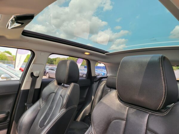 LAND ROVER RANGE ROVER EVOQUE 2.2 SD4 Dynamic 5dr Auto [Lux Pack] 2012 (62) - Image 19