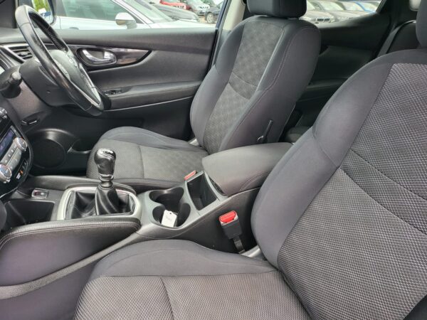 NISSAN QASHQAI 1.5 dCi N-Connecta 5dr 2016 (16) - Image 17