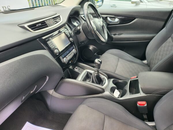 NISSAN QASHQAI 1.5 dCi N-Connecta 5dr 2016 (16) - Image 16