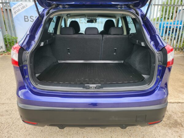 NISSAN QASHQAI 1.5 dCi N-Connecta 5dr 2016 (16) - Image 11