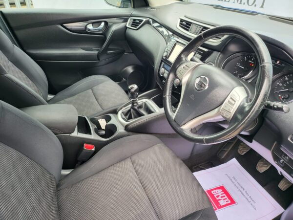 NISSAN QASHQAI 1.5 dCi N-Connecta 5dr 2016 (16) - Image 14