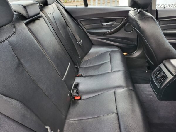 2014 BMW 3 SERIES 318d Luxury 4dr Step Auto - Image 28