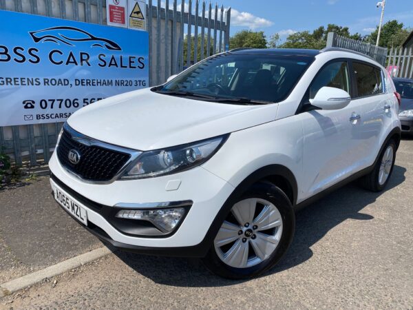 2015 KIA SPORTAGE 1.7 CRDi ISG 3 5dr [Sat Nav] - Image 3