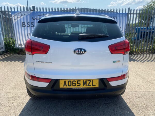 2015 KIA SPORTAGE 1.7 CRDi ISG 3 5dr [Sat Nav] - Image 4