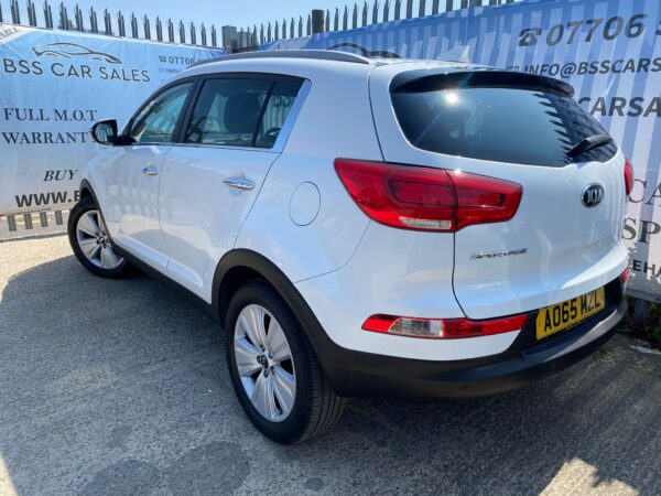 2015 KIA SPORTAGE 1.7 CRDi ISG 3 5dr [Sat Nav] - Image 9