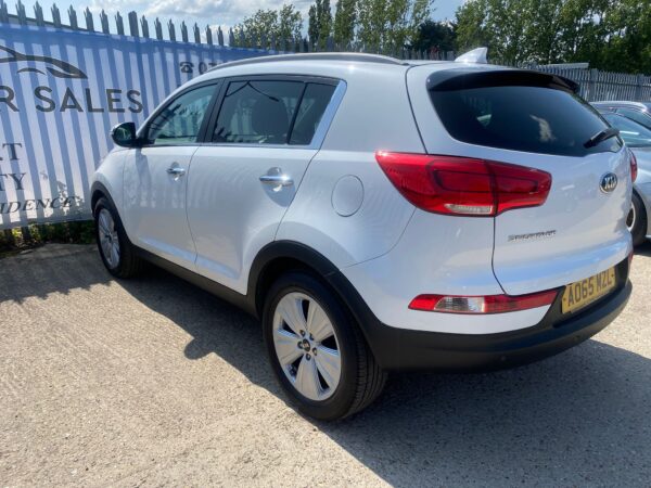 2015 KIA SPORTAGE 1.7 CRDi ISG 3 5dr [Sat Nav] - Image 12