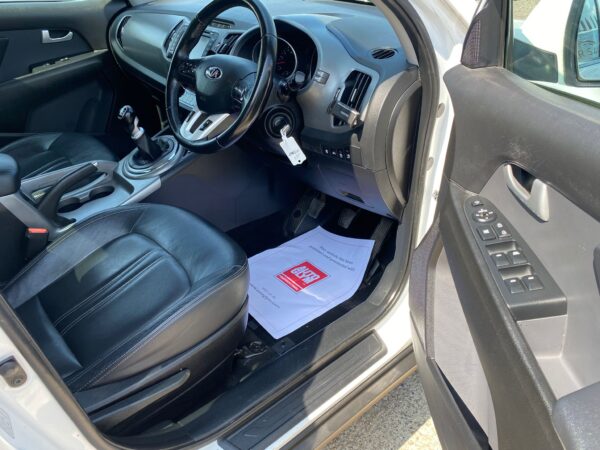 2015 KIA SPORTAGE 1.7 CRDi ISG 3 5dr [Sat Nav] - Image 17