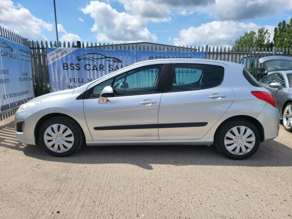 PEUGEOT 308 1.6 HDi 92 Access 5dr 2013 (63) - Image 24