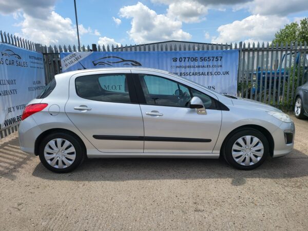PEUGEOT 308 1.6 HDi 92 Access 5dr 2013 (63) - Image 23