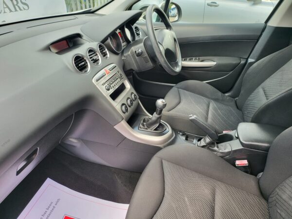 PEUGEOT 308 1.6 HDi 92 Access 5dr 2013 (63) - Image 14