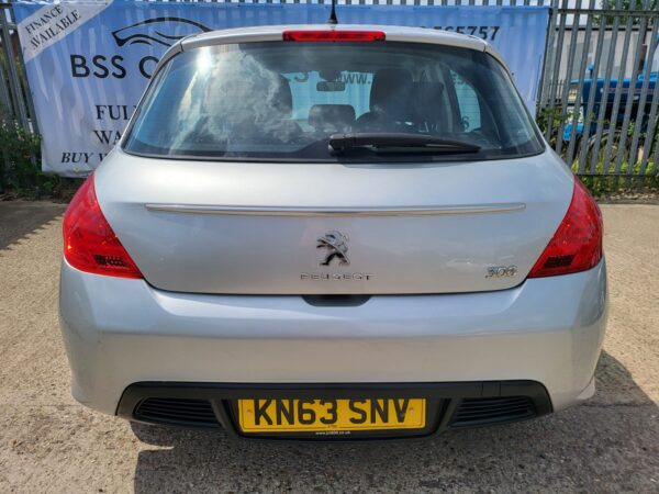 PEUGEOT 308 1.6 HDi 92 Access 5dr 2013 (63) - Image 9