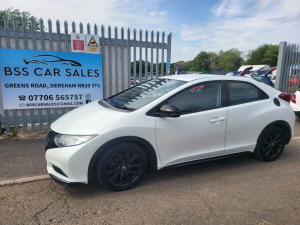 HONDA CIVIC 1.6 i-DTEC Black Edition 5dr 2014 (64) - Image 30
