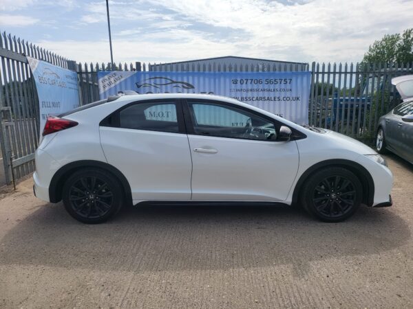 HONDA CIVIC 1.6 i-DTEC Black Edition 5dr 2014 (64) - Image 4