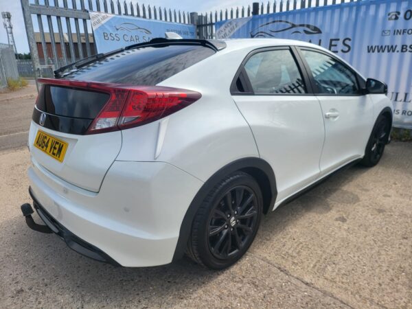 HONDA CIVIC 1.6 i-DTEC Black Edition 5dr 2014 (64) - Image 6