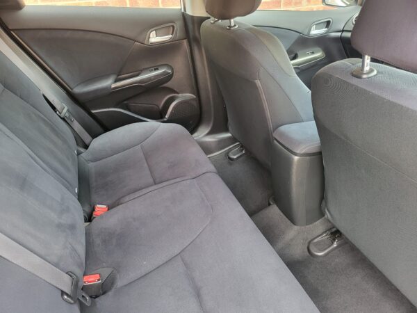 HONDA CIVIC 1.6 i-DTEC Black Edition 5dr 2014 (64) - Image 18