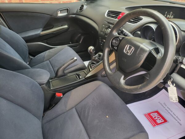 HONDA CIVIC 1.6 i-DTEC Black Edition 5dr 2014 (64) - Image 12