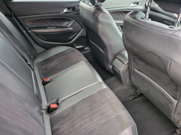 PEUGEOT 308 1.6 BlueHDi 120 GT Line 5dr 2015 (65) - Image 18