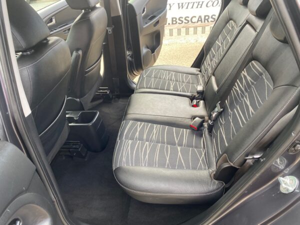 KIA VENGA 1.6 CRDi ISG 3 5dr 2018 (18) - Image 26