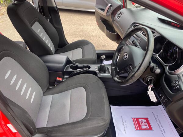 KIA CEED 1.6 CRDi 2 EcoDynamics 5dr 2015 (65) - Image 12