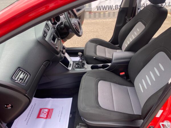 KIA CEED 1.6 CRDi 2 EcoDynamics 5dr 2015 (65) - Image 14