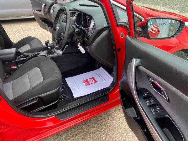 KIA CEED 1.6 CRDi 2 EcoDynamics 5dr 2015 (65) - Image 13
